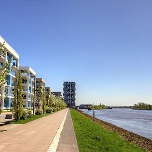 Apartment Plenus Cloudloft River, BRE