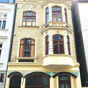 Jugendstilhaus Riverside City Fuer Urlaub Und Business BRE