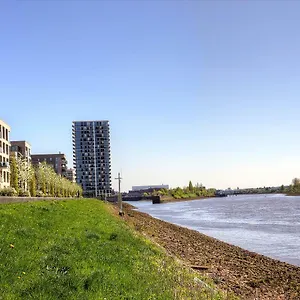 Apartment Plenus Riverloft, BRE